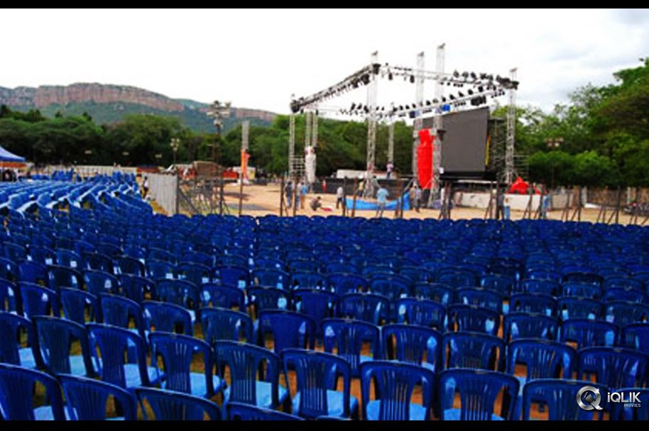 Rajamouli-at-Baahubali-Movie-Audio-Launch-Arrangements